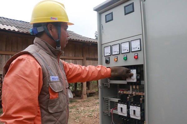 Chiềng Hặc bừng sáng điện lưới Quốc gia